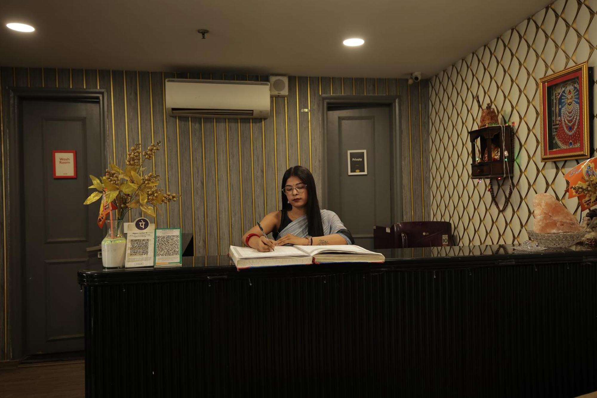 Hotel The Anvi Residency Sector 122 Noida Exterior photo