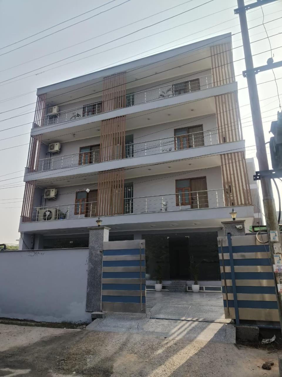 Hotel The Anvi Residency Sector 122 Noida Exterior photo